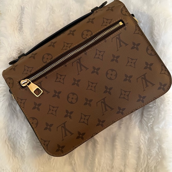 Authentic Louis Vuitton Pochette Métis - Reverse Monogram - Picture 6 of 16